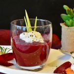 Rote-Bete-Suppe mit Sauerrahm