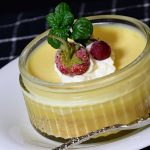 Quarkcreme – Dessert mit Eierlikör und Pfirsichen