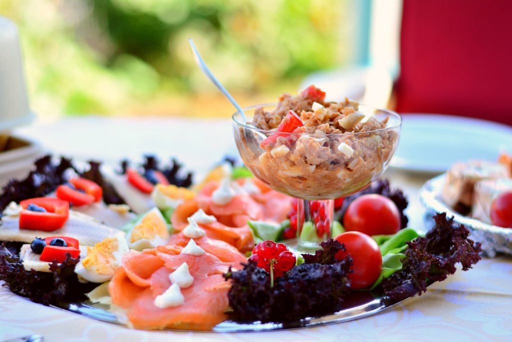 Leichter und leckerer Thunfisch – Tomaten – Salat - Rezepte24 - Für ein ...