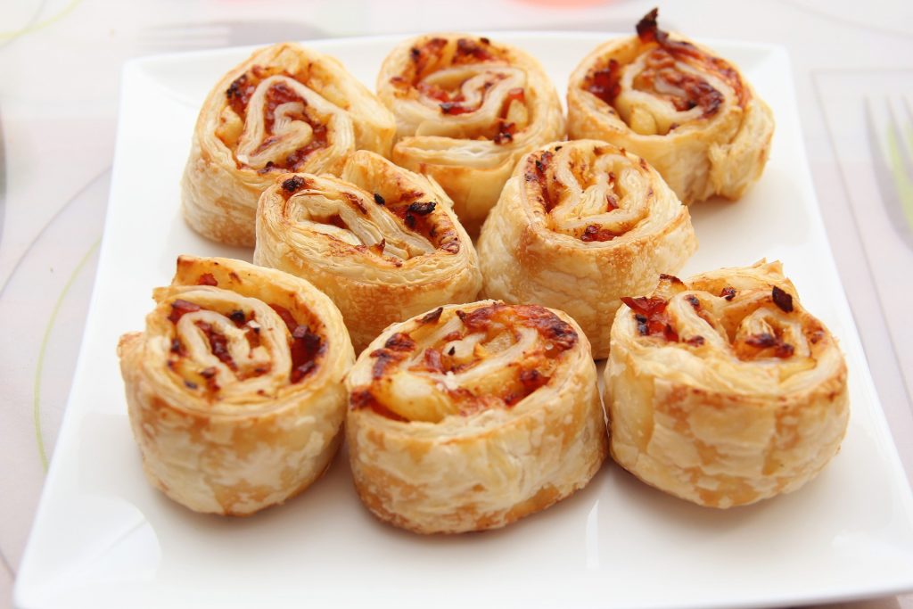 Blätterteigschnecken mit Pestofüllung aus Spinat, Bärlauch und ...