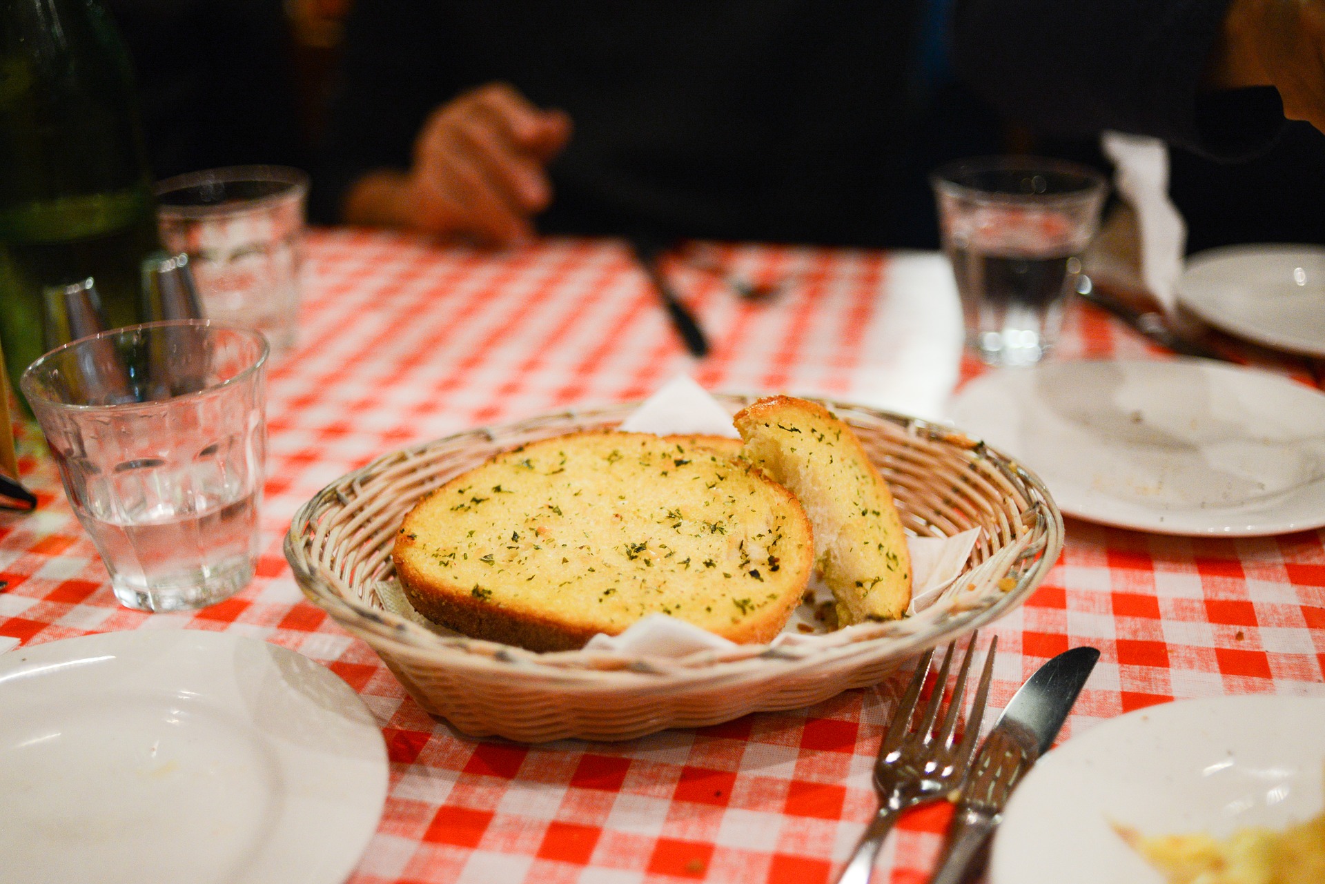 Selbstgebackenes Knoblauchbrot