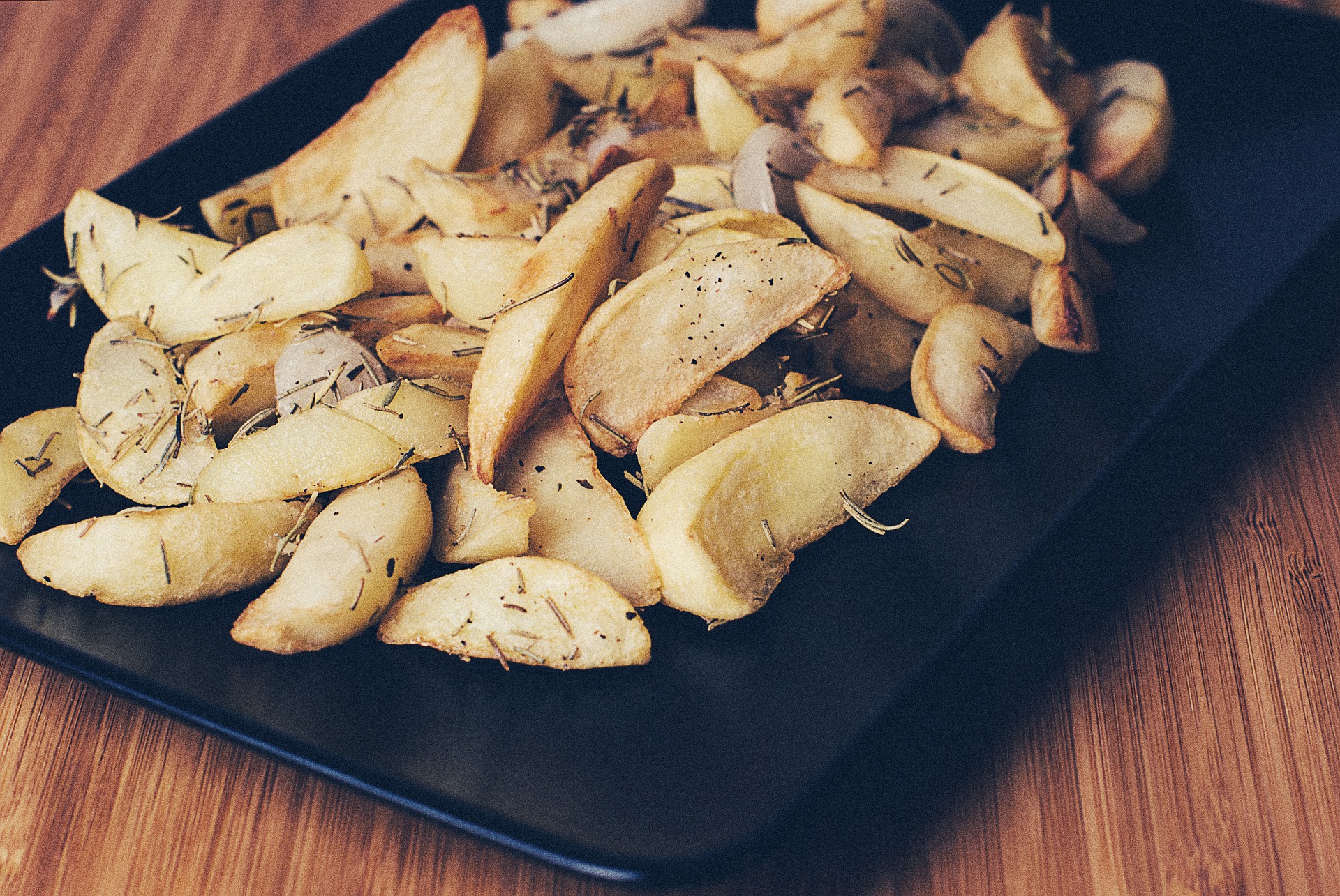 Kartoffel-Wedges mit Mango-Tomaten-Salsa