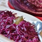 Gebackene Süßkartoffeln mit Rotkohl-Birnen-Salat