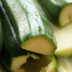 Zucchini-Schiffchen mit Reis und Hackfleisch